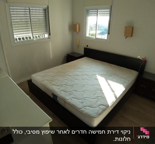 חדר שינה עם מיטה מסודרת ומזרן נקי